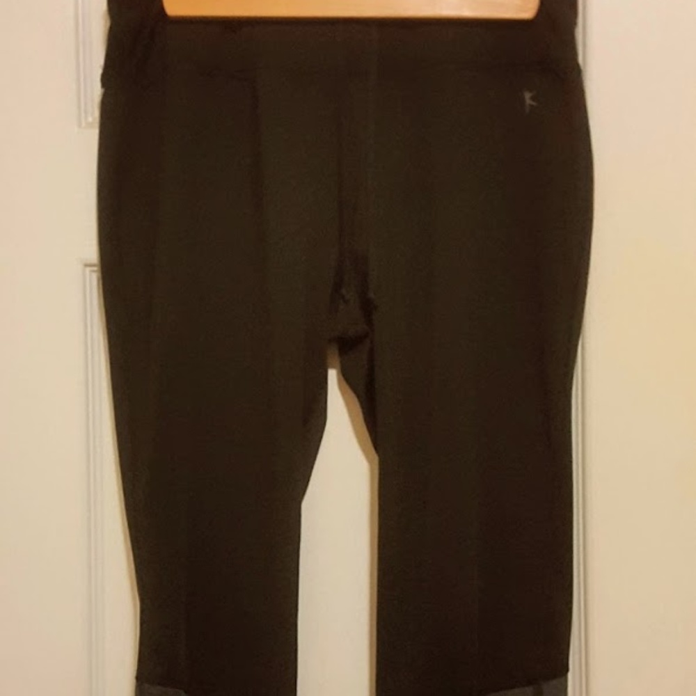 ⚘DANSKIN NOW - Active Capri Pants